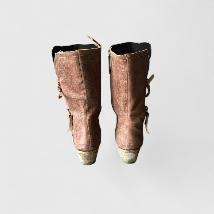 FJØRNA Elarisse orthopedic boots in neutral color, featuring supportive sole and ankle strap, designed for comfort and stability.