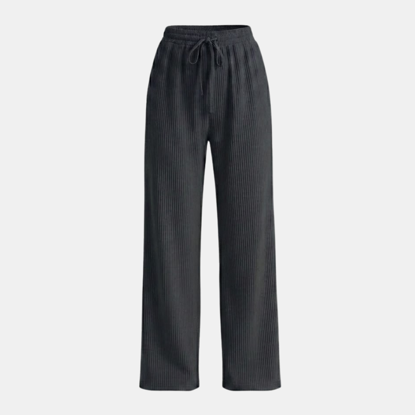 FJØRNA women's wide leg trousers with elastic waist and pleated design, shown on a model in a casual outfit.