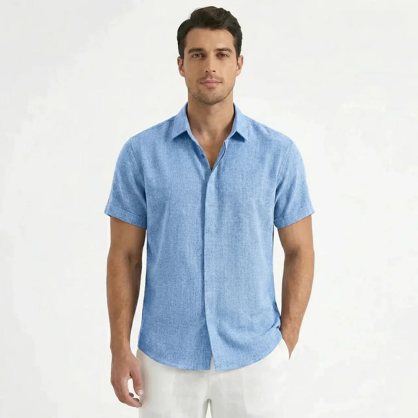 FJØRNA men's cotton-linen short sleeve shirt in light blue, casual men's shirt with a relaxed fit and button front.