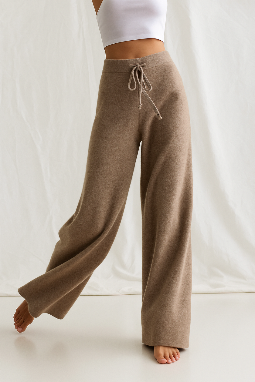 FJØRNA women's luxurious cashmere joggers, stylish pants with a soft, cozy fabric and relaxed fit for comfortable wear