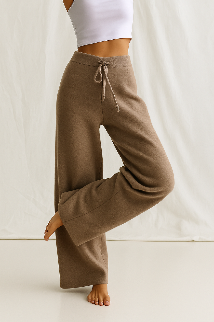 Women’s FJØRNA joggers, cozy casual pants with a relaxed fit, shown in a comfortable, stylish design perfect for everyday wear.