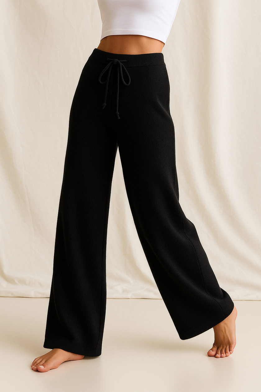 FJØRNA women's cashmere joggers, elegant women's pants in soft fabric, casual yet stylish for comfortable wear.