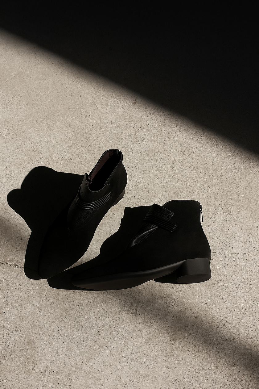 Suede Pointed-Toe Boots - 9