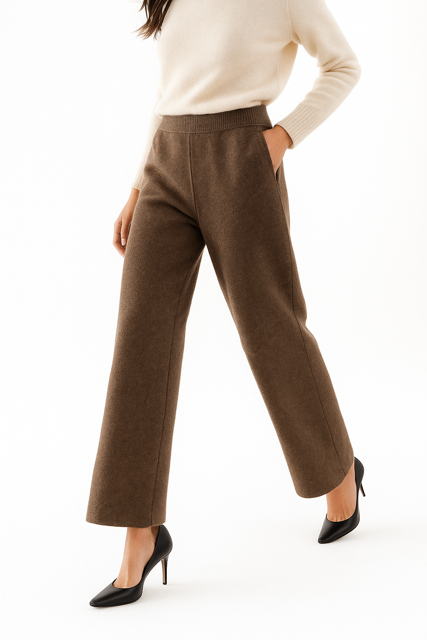 FJØRNA women's cashmere joggers, soft and comfortable pants with a relaxed fit, shown on a model.