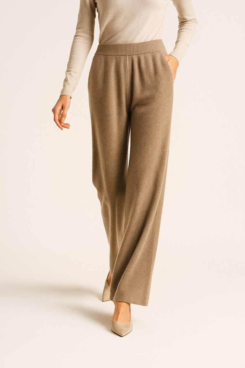 FJØRNA women's joggers in soft, elegant cashmere blend, stylish pants with a relaxed fit and modern design.