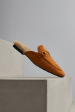 FJØRNA women's plush fur-lined slip-on mule slippers with elegant design and cozy interior for luxurious comfort.