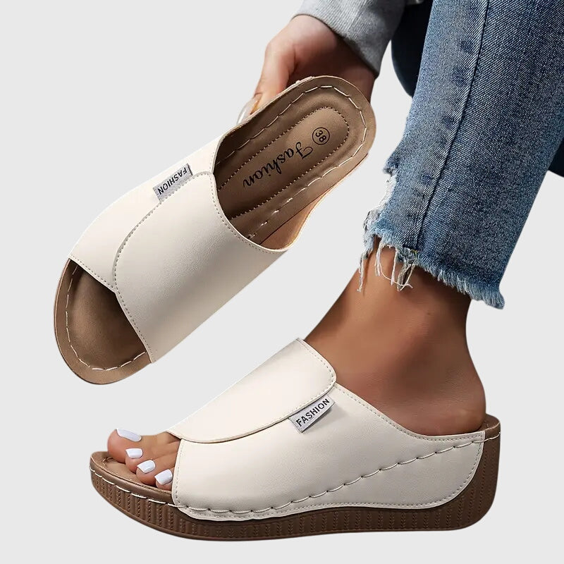 FJØRNA Esther™ stylish orthopedic sandals featuring supportive soles and adjustable straps, designed for comfort and everyday wear.