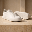 FJØRNA men's breathable leather trainers, casual shoes with white soles and black leather upper, suitable for everyday wear.