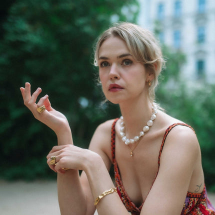 LISGARDEN Bridal Necklace | Elegant Large Baroque Pearls with Gold-Plated Clasp