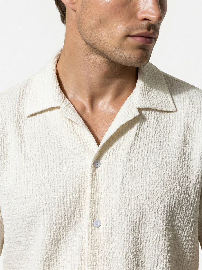 Close-up of FJØRNA men's short sleeve button-up shirt, showcasing the casual classic design and fabric details.