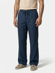 FJØRNA men's linen trousers with relaxed fit, breathable fabric, shown in a close-up of the 3/4 length summer pants.