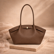 FJØRNA large women’s tote bag for travel, stylish and spacious bag with sturdy handles, ideal for daily use or travel.