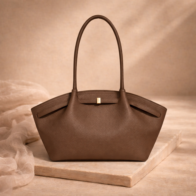 FJØRNA large women’s tote bag for travel, stylish and spacious bag with sturdy handles, ideal for daily use or travel.