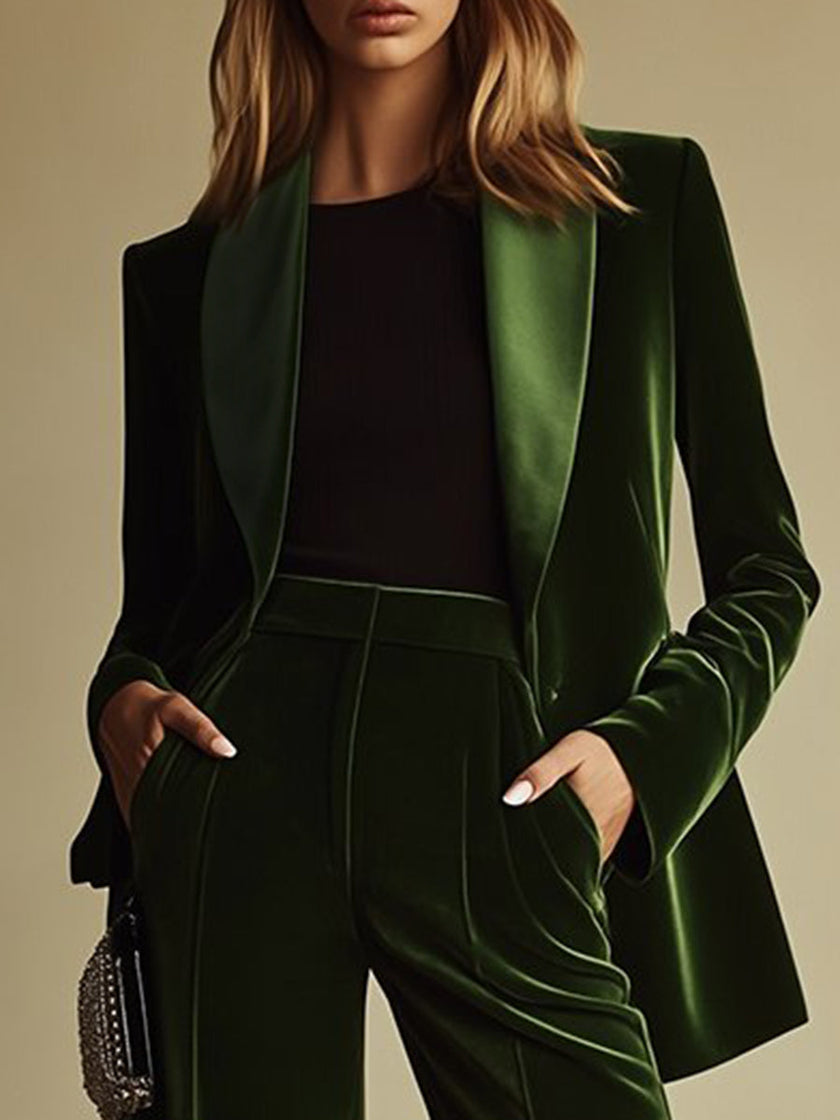 Emerald green velvet two-piece suit set by FJØRNA featuring a loose fit with a matching top and pants.