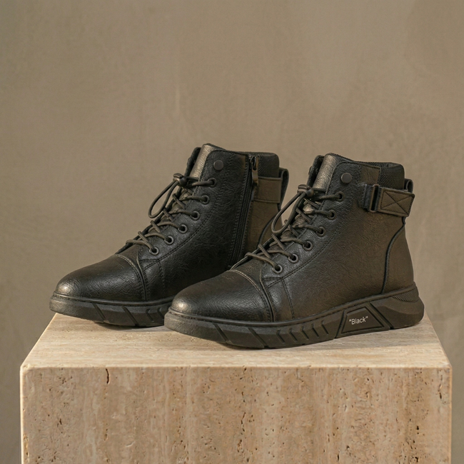 FJØRNA men's leather orthopedic boots with side zip, featuring sturdy design and comfortable fit for everyday wear.