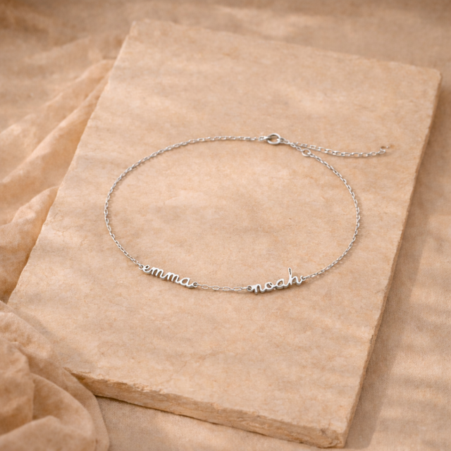 FJØRNA Iselin personalized bracelet with multiple names in 18K gold or silver, featuring delicate jewelry design.