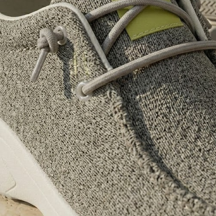 Men's FJØRNA mesh walking shoes with breathable design and air cushion sole, ideal for comfortable walking and active wear.