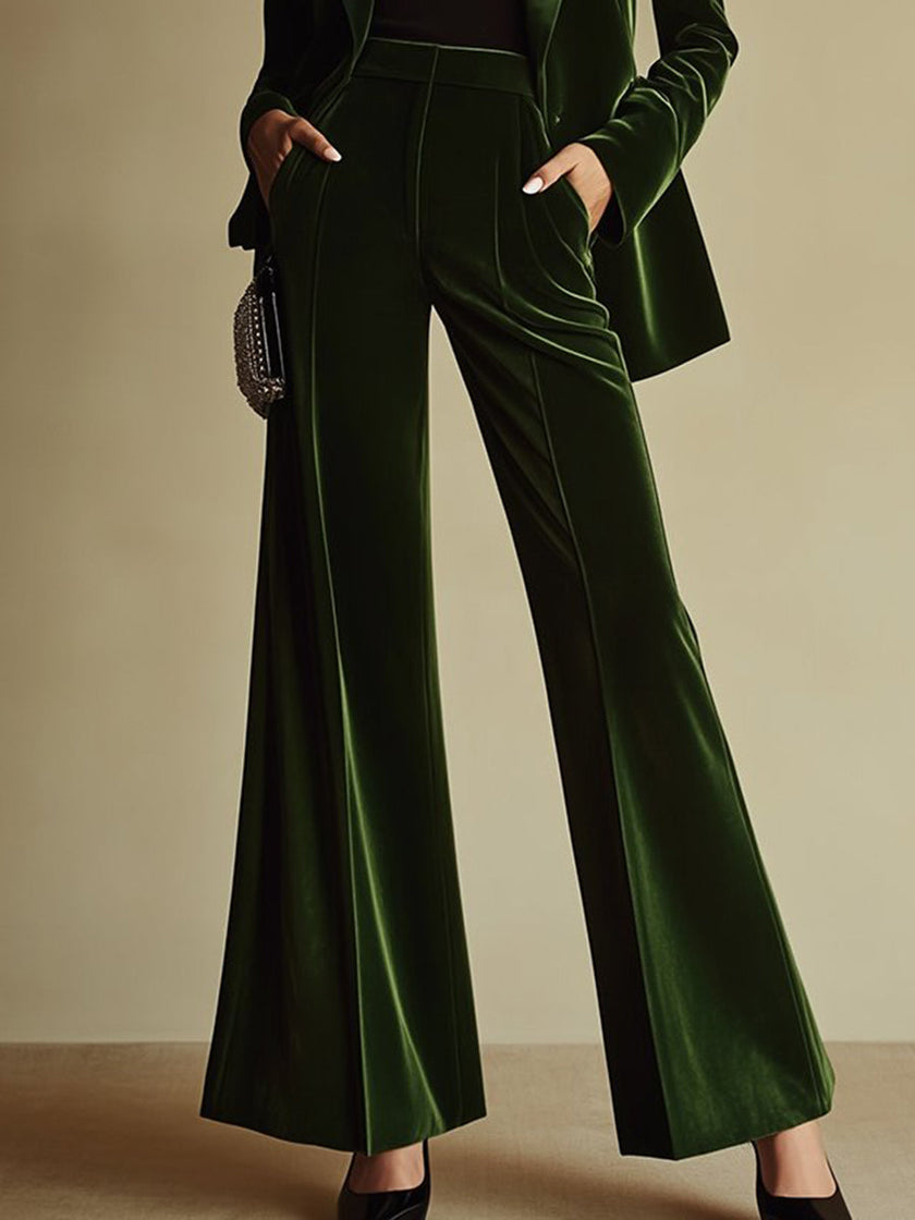 Emerald green velvet two-piece suit set by FJØRNA, featuring a loose blazer and matching wide-leg pants.