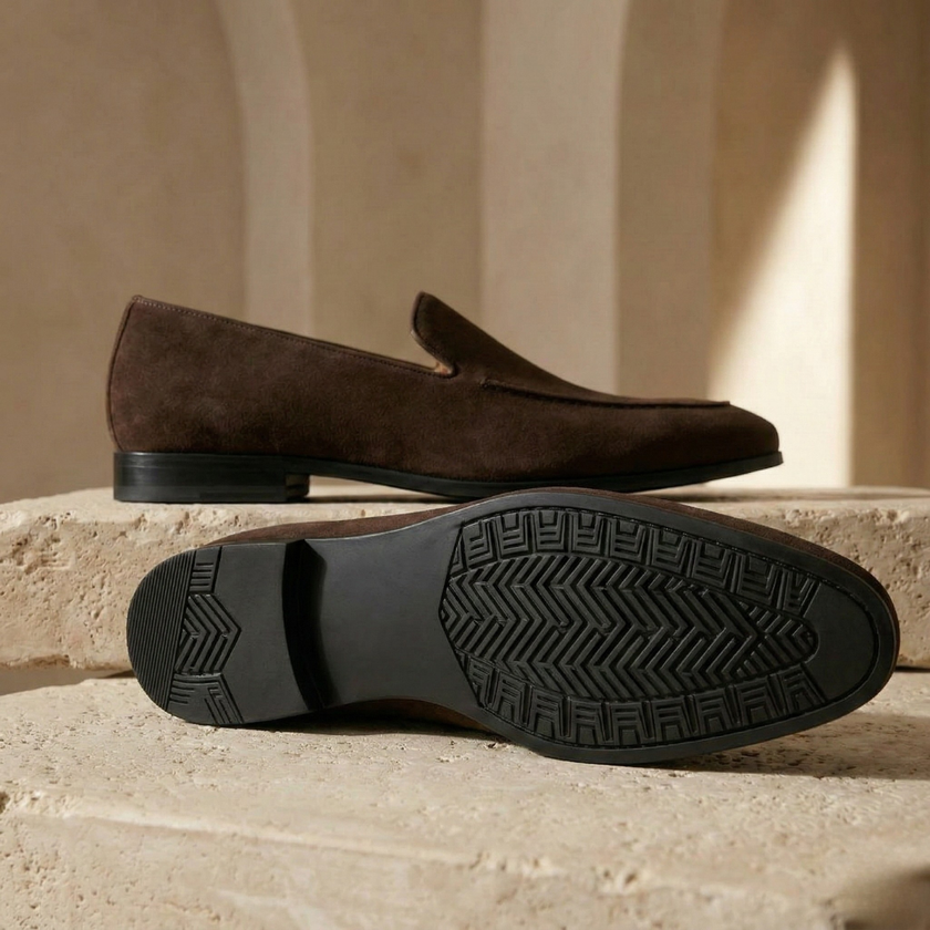FJØRNA men's suede shoes with a sleek design and tan color, featuring smooth suede material and stylish laces.