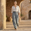FJØRNA wide-leg high-waist elastic women's trousers, flowing fabric and relaxed fit, stylish and comfortable for everyday wear.
