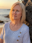 FJØRNA women's summer midi dress with striped pattern, short sleeves, and pockets, perfect for warm weather.