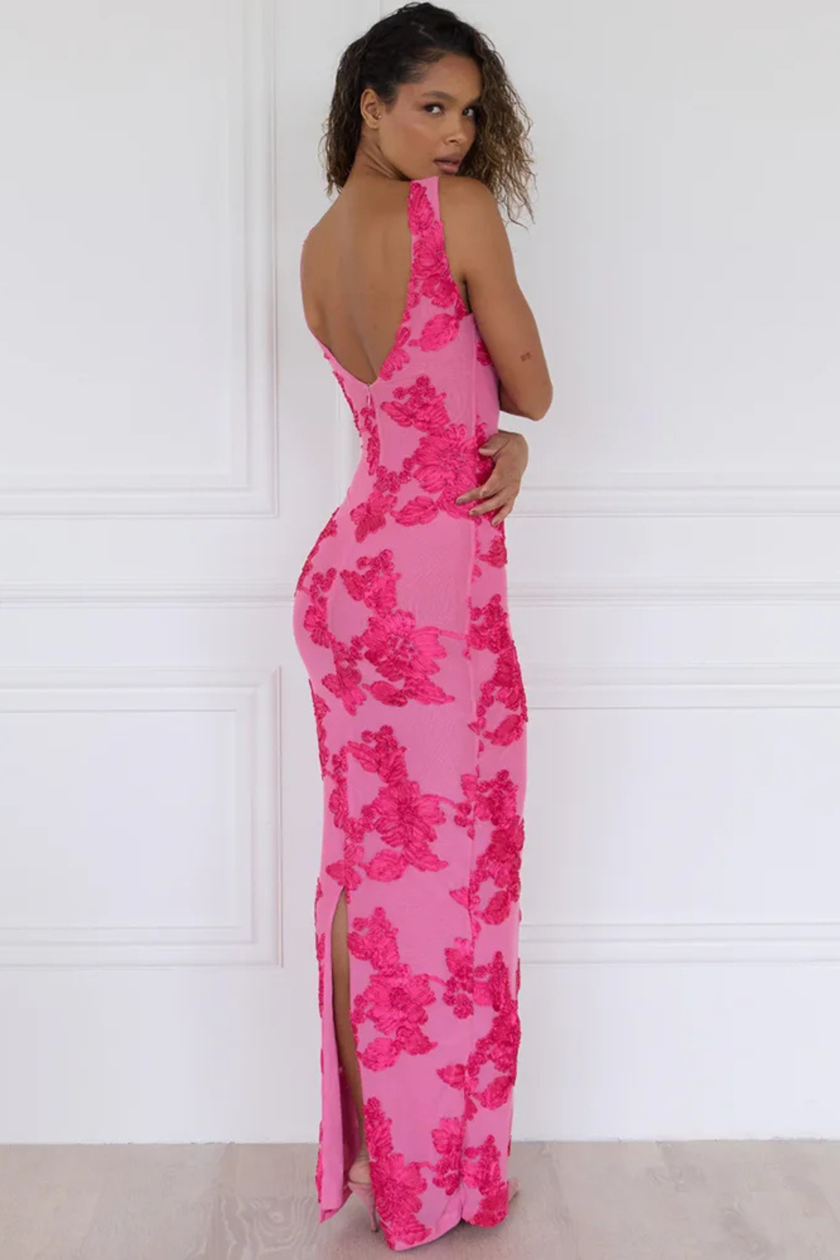 FJØRNA elegant floral sleeveless maxi dress for women, flowing fabric, and vibrant floral pattern perfect for summer occasions