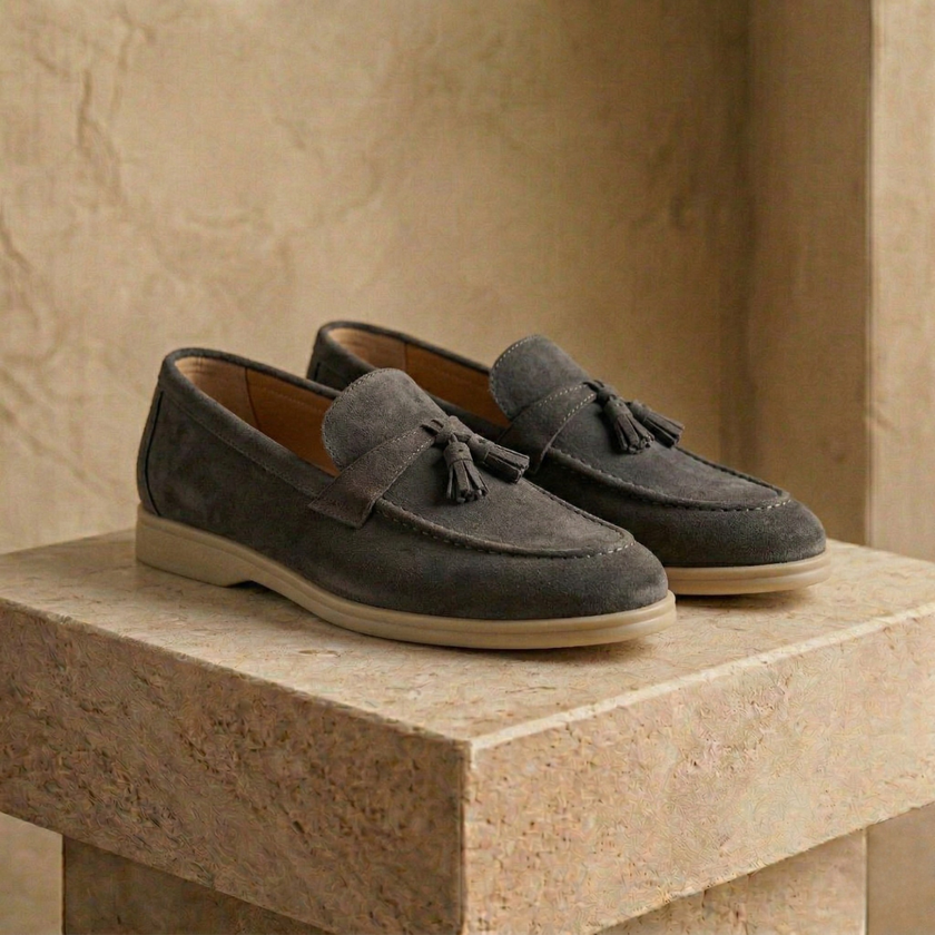 FJØRNA men's suede shoes with a classic design, featuring a smooth, tan-colored suede upper and stylish laces.