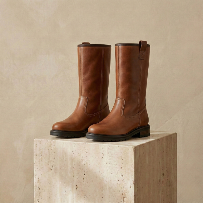 FJØRNA women's leather boots, stylish ankle shoes with laces and a low heel, perfect for casual or dressy outfits.