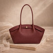 FJØRNA large tote bag for women with spacious design, ideal for travel, made of durable material, featuring sturdy handles and a stylish look.