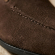 FJØRNA men's suede shoes featuring a classic design with a smooth leather finish and stylish laces.
