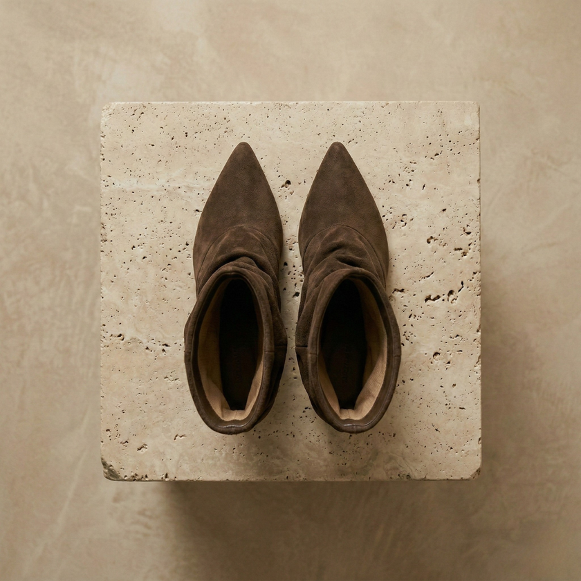 FJØRNA women's suede ankle boots featuring a stylish design with a rounded toe and low heel, perfect for casual wear.