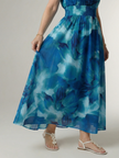 FJØRNA women's summer midi dress with halter neck, sleeveless casual style, flowing fabric, perfect for warm weather.