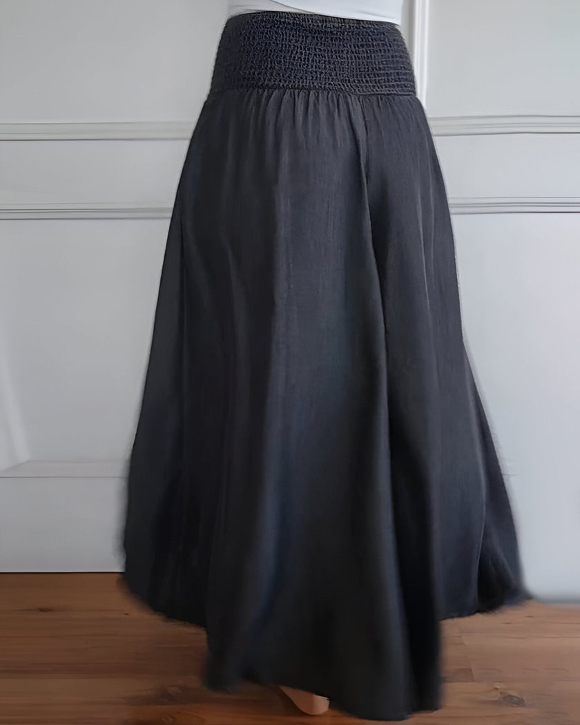 FJØRNA lightweight summer trousers for women with relaxed fit, elastic waist, and breathable fabric, ideal for warm weather.