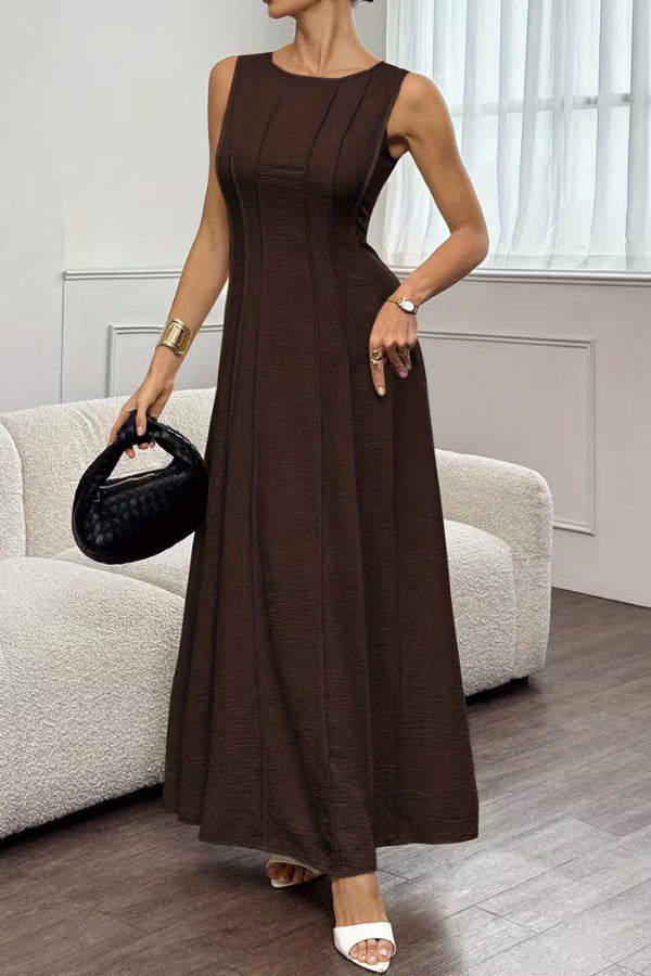 FJØRNA solid color sleeveless round neck pleated maxi dress, casual elegant design suitable for weddings and casual occasions.