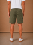Men's cargo shorts by FJØRNA with a relaxed fit, featuring multiple pockets, in a casual summer style.