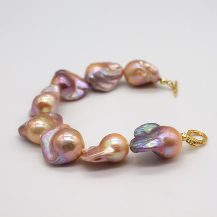LISGARDEN Lavender Bracelet Featuring Large Baroque Pearls in Lavender Hue