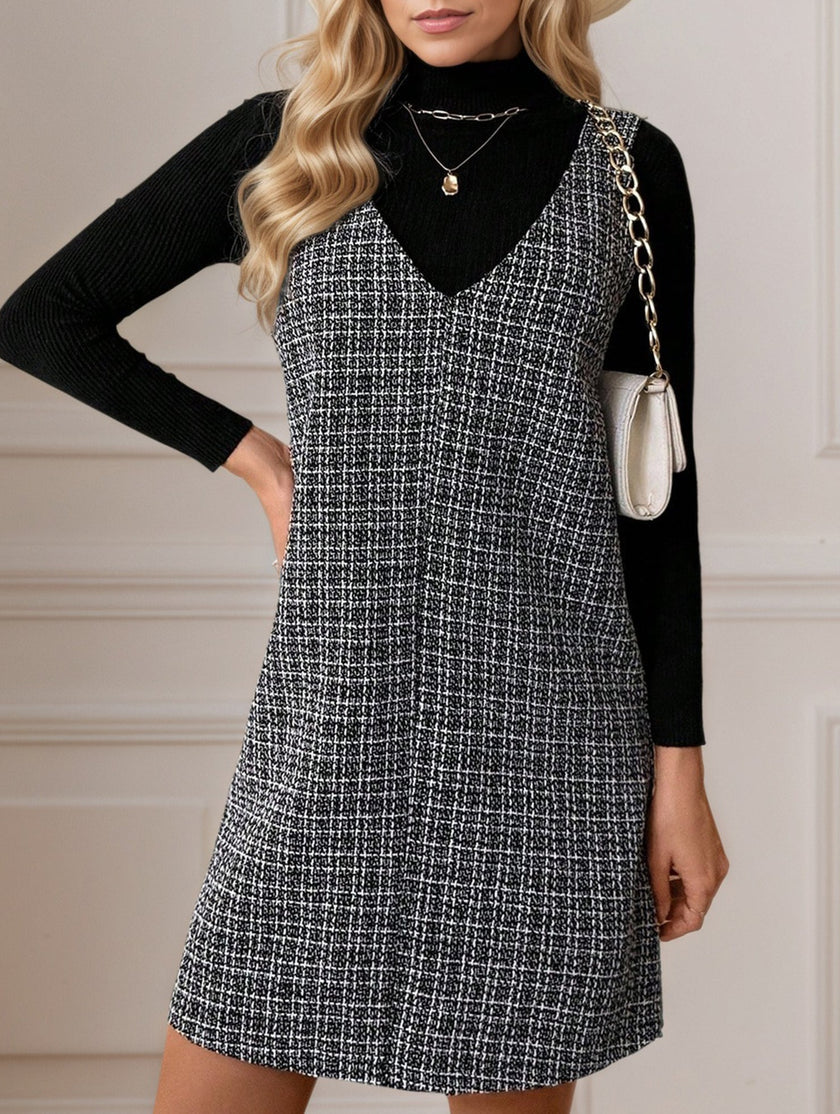 FJØRNA sleeveless white midi dress with suspenders and V-neck, stylish and elegant for casual or semi-formal occasions.