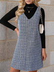 FJØRNA sleeveless white midi dress with suspenders and V-neck, elegant dress with a relaxed fit and stylish design.