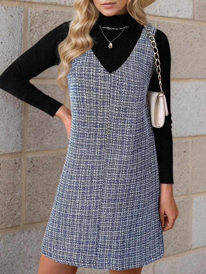 FJØRNA sleeveless white midi dress with suspenders and V-neck, elegant dress with a relaxed fit and stylish design.
