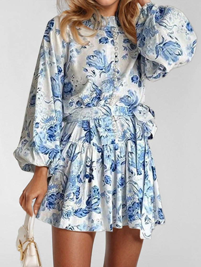 FJØRNA long-sleeved tie-print white dress featuring a stylish design and elegant fit, perfect for casual or semi-formal occasions.