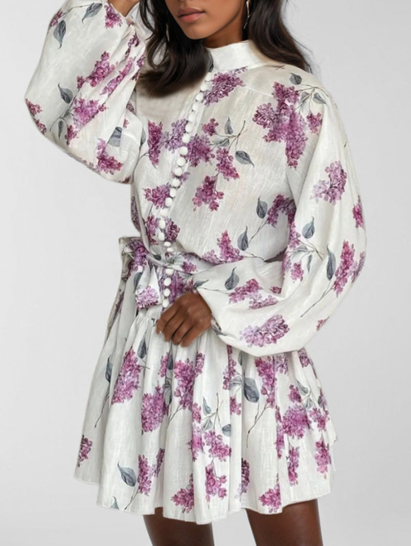 FJØRNA long-sleeved tie-print white dress, stylish and comfortable, with a flowing silhouette and elegant design.
