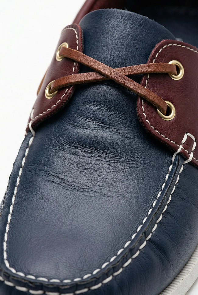 FJØRNA men's boat shoes with PU upper, nautical design, casual style, featuring laces and comfortable fit.
