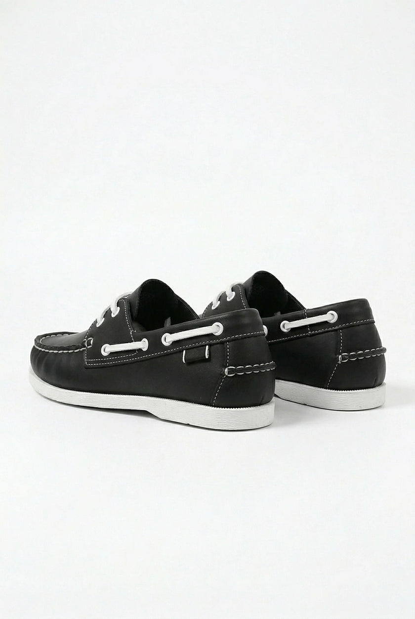 FJØRNA men's boat shoes with PU upper, nautical style, casual design, featuring white laces and smooth tan finish.