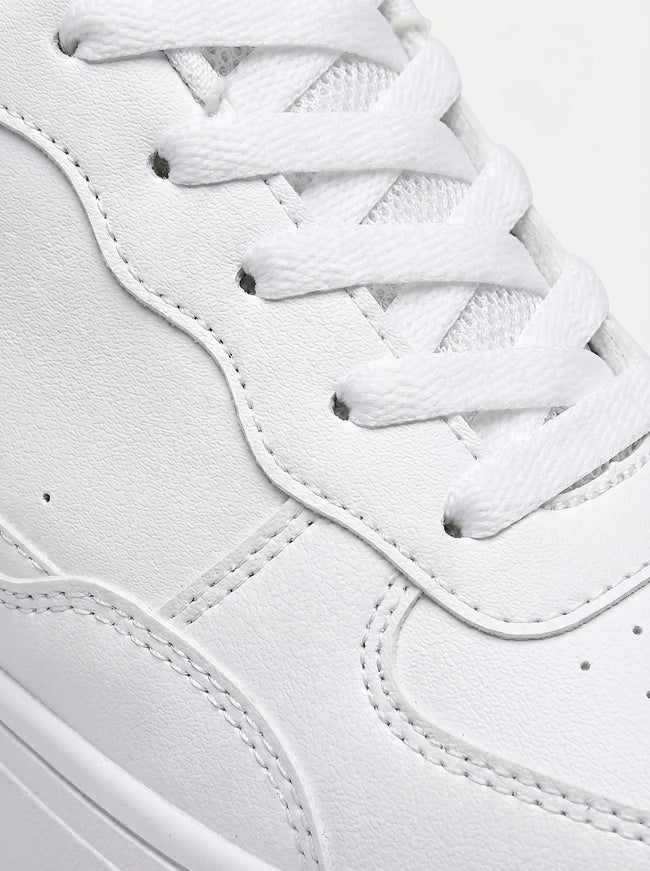 FJØRNA men's white lace-up trainers, casual shoes with clean design, suitable for everyday wear, shown from a side angle.