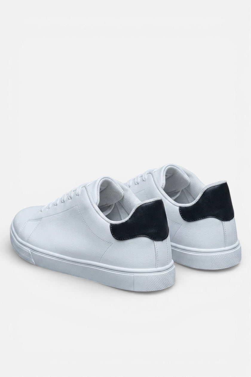 Lightweight breathable men's casual trainers by FJØRNA, featuring a stylish everyday wear design with comfortable fit.