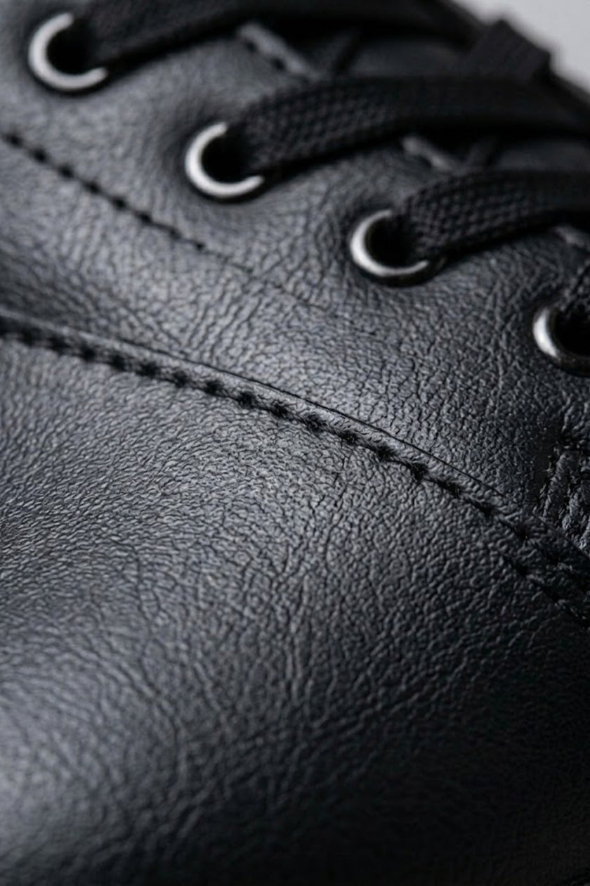 Men's casual FJØRNA lightweight breathable trainers, showing side view of stylish everyday shoes with a comfortable fit.