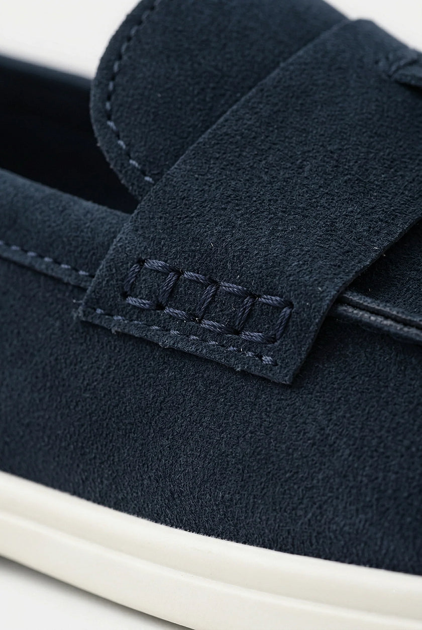 FJØRNA men's slip-on loafers with a smooth PU finish, ideal for smart casual occasions, shown in a side view.
