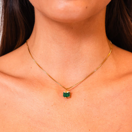 Elegant Emerald Pendant Necklace
