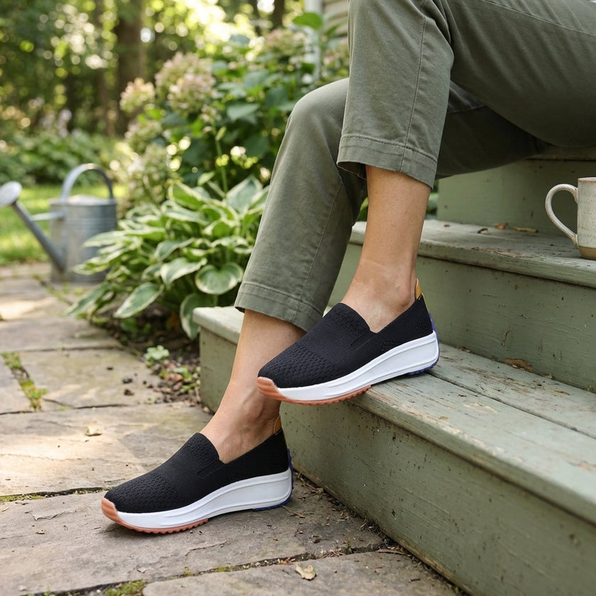 FJØRNA women's orthopedic sneakers with knit upper and arch support, designed for comfortable everyday wear.