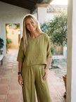 FJØRNA relaxed linen-texture two-piece set with wide-leg trousers, lightweight and comfortable for casual wear.